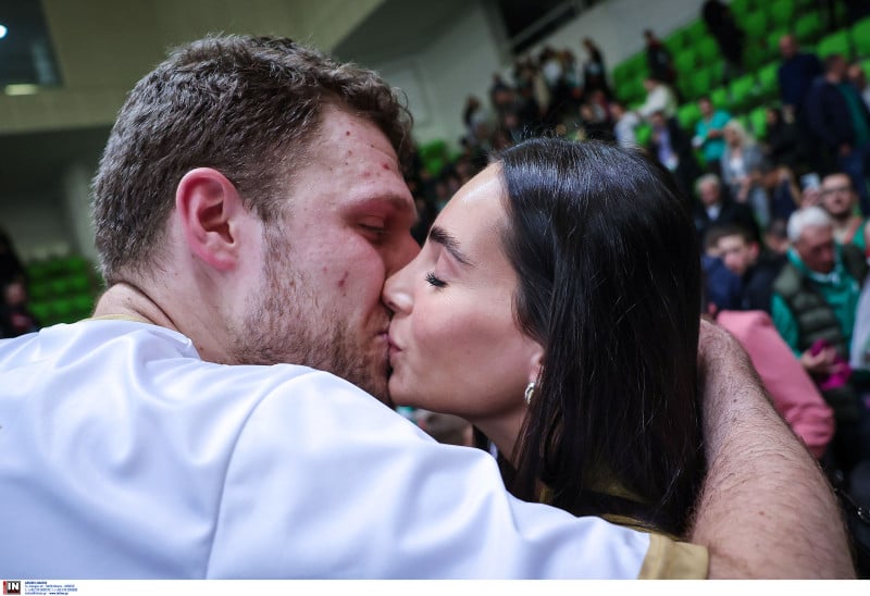 Bεζένκοφ και Ελευθεριάδου