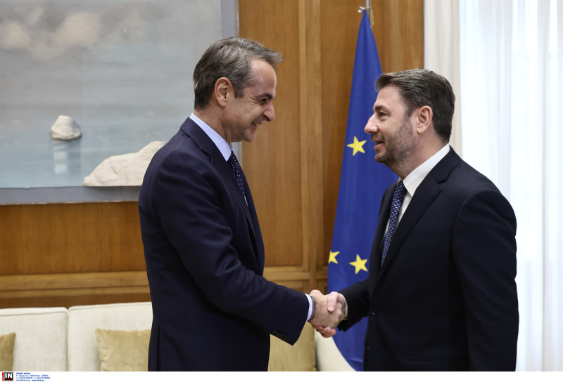 Ανατροπή: Δημοσκόπηση δείχνει πρώτο το ΠΑΣΟΚ – Η ΝΔ χάνει 13 μονάδες!