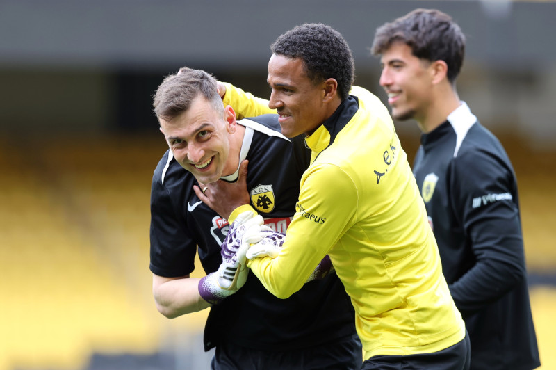 Σύνθημα νίκης στο Καραϊσκάκη από τους οπαδούς της ΑΕΚ! (ΦΩΤΟ)