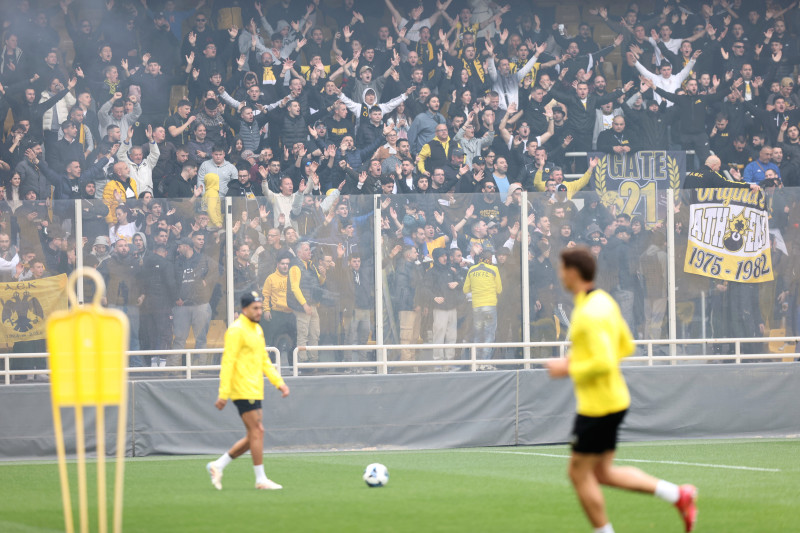 Σύνθημα νίκης στο Καραϊσκάκη από τους οπαδούς της ΑΕΚ! (ΦΩΤΟ)