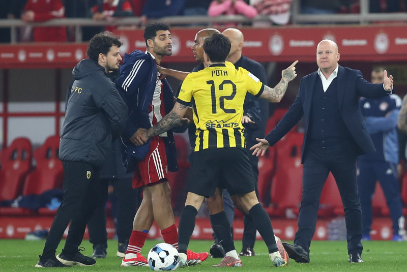 Πιάστηκαν στα χέρια Ρότα και Ταρέμι - Στο χορτάρι και ο Ηλιοπουλος (ΦΩΤΟ)