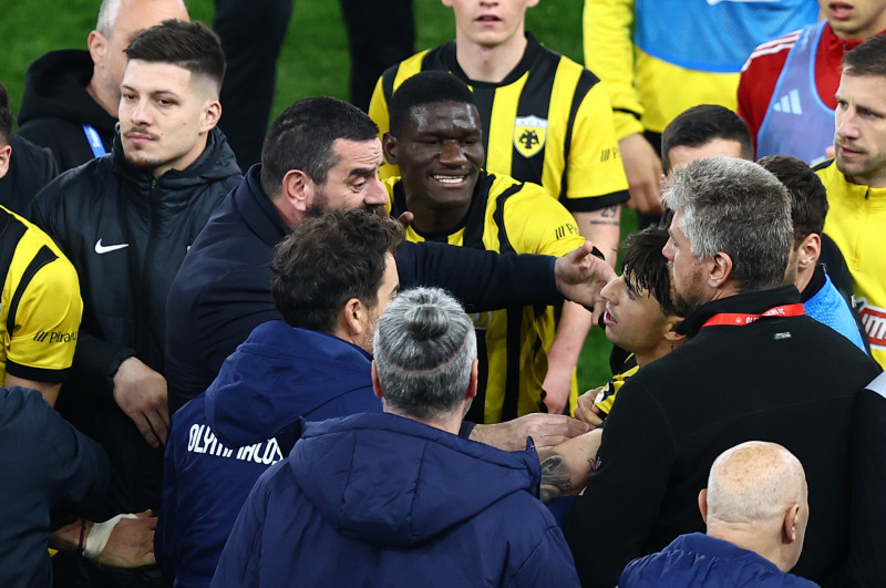 Πιάστηκαν στα χέρια Ρότα και Ταρέμι - Στο χορτάρι και ο Ηλιοπουλος (ΦΩΤΟ)