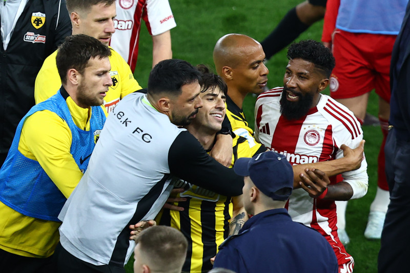 Πιάστηκαν στα χέρια Ρότα και Ταρέμι - Στο χορτάρι και ο Ηλιοπουλος (ΦΩΤΟ)