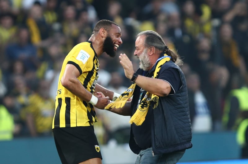 Γύρo θριάμβου στη Νέα Φιλαδέλφεια η ΑΕΚ με τρελαμένο Ηλιόπουλο (ΒΙΝΤΕΟ)