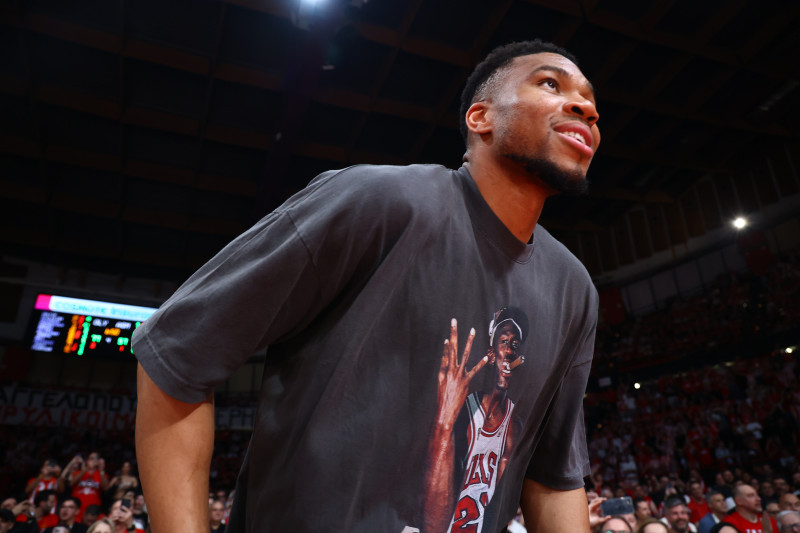 Ήρθε και απόλαυσε τον Ολυμπιακό του… NBA ο Αντετοκούνμπο - Ήδη στο F4! (Vd)