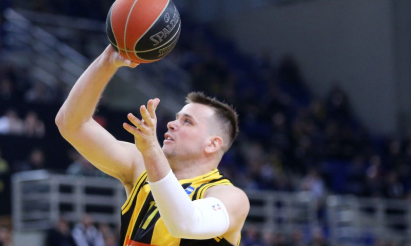 O Αγραβάνης