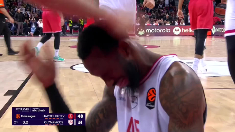 Το ακροβατικό κάρφωμα του Ντόντα Χολ σε 0.4'' δεύτερα (ΒΙΝΤΕΟ)