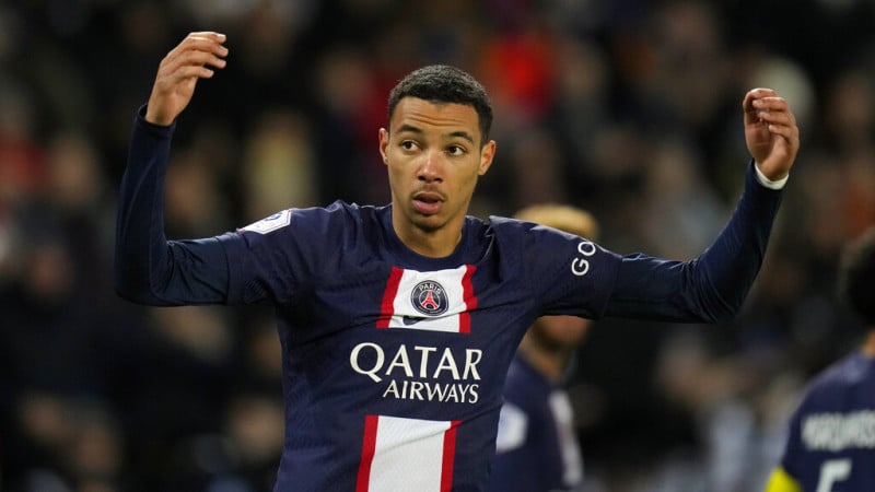 Η Παρί τον απέκλεισε... και τώρα επιστρέφει στο Παρίσι για να εκδικηθεί! 