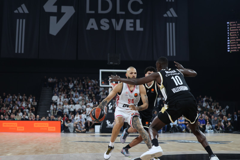 Ζορίστηκε ο Ολυμπιακός, αλλά με Βεζένκοφ… δεν χάνεις - Έπιασε κορυφή! (Vid)