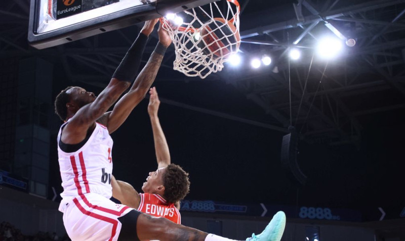 O Nτόντα Χολ 