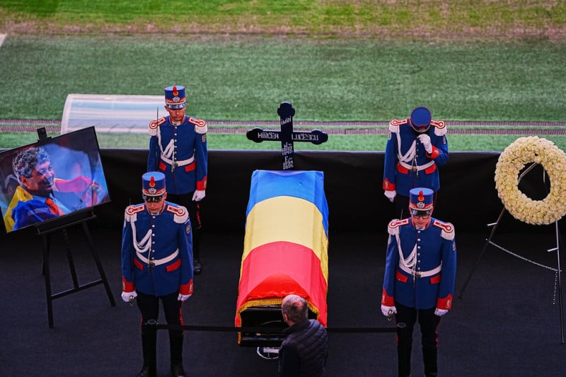 Συγκίνηση από τον Τσιγκρίνσκι στο τελευταίο αντίο του Λουτσέσκου