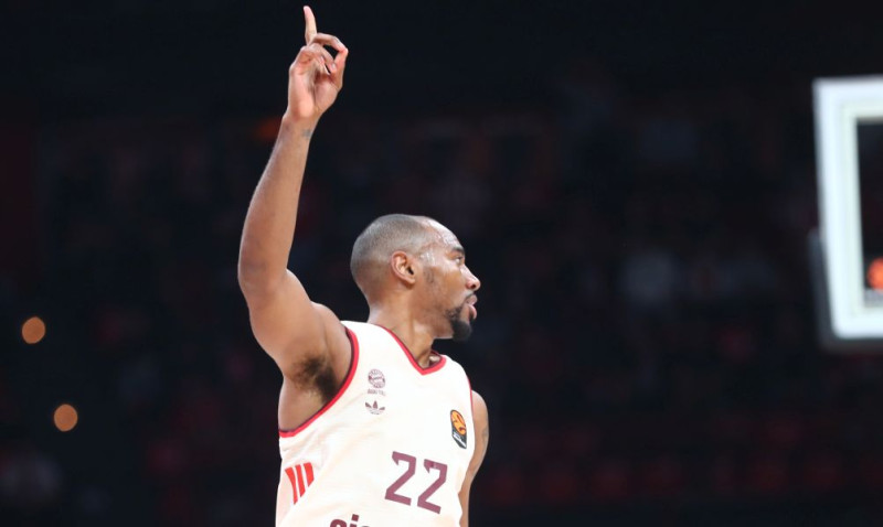 O Aϊζάια Μάικ