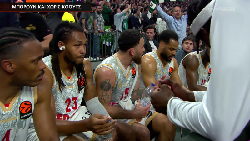 Η αγκαλιά του Σλούκα στον διαιτητή -«Είναι παρεξηγήσιμο» (ΒΙΝΤΕΟ)