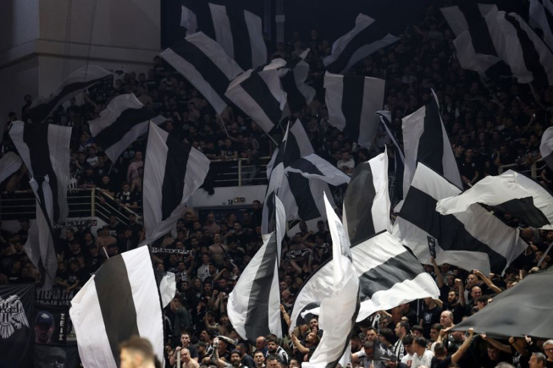 Τρέλα για την Κούπα! Γιγαντοοθόνη στη Ναυρίνου από τη Θ4