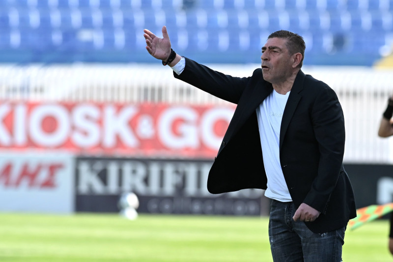 Απίστευτα "πυρά" σε Έλληνα κόουτς: "Καφενειακές δηλώσεις, λίγος προπονητής"