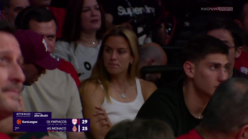 Είδε Ολυμπιακό μαζί με Μητσοτάκη η Σάκκαρη (ΒΙΝΤΕΟ)