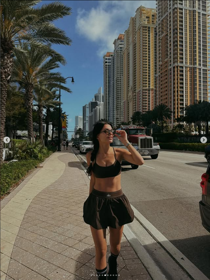 Σύντροφος κορυφαίου ποδοσφαιριστή του Ολυμπιακού το έριξε στην ηλιοθεραπεία