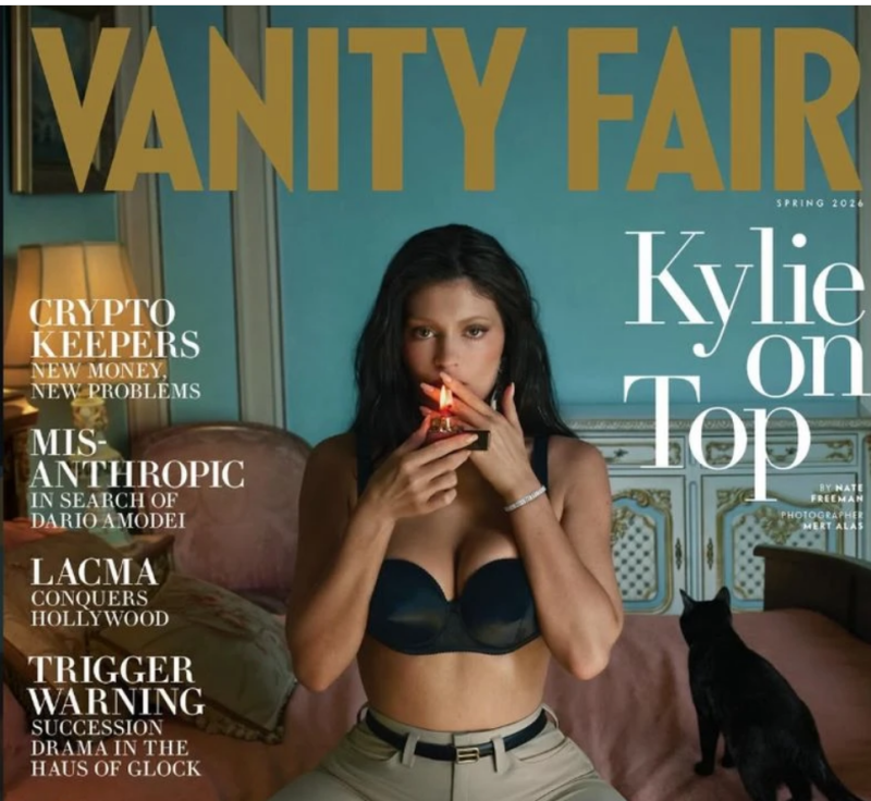 Τόπλες! Τηλεπερσόνα ποζάρει για να διαφημίσει την κολεξιόν της (ΦΩΤΟ)