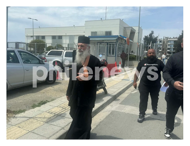 Πιάστηκαν στα χέρια μέσα σε εκκλησία: Στο νοσοκομείο ιερέας (ΦΩΤΟ)