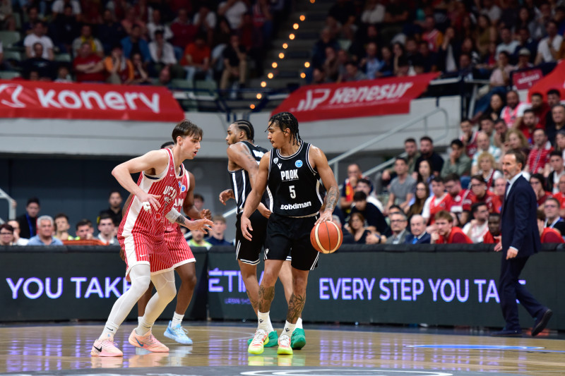 Προπονητής Μούρθια σε παραλήρημα: «Συγχαρητήρια σε όλους εκτός από έναν»