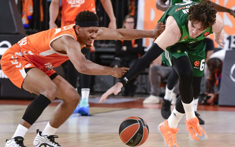 Ενδιαφέρον Ολυμπιακού για Κάμερον Τέιλορ - 11.8 πόντοι με 40% στο τρίποντο!