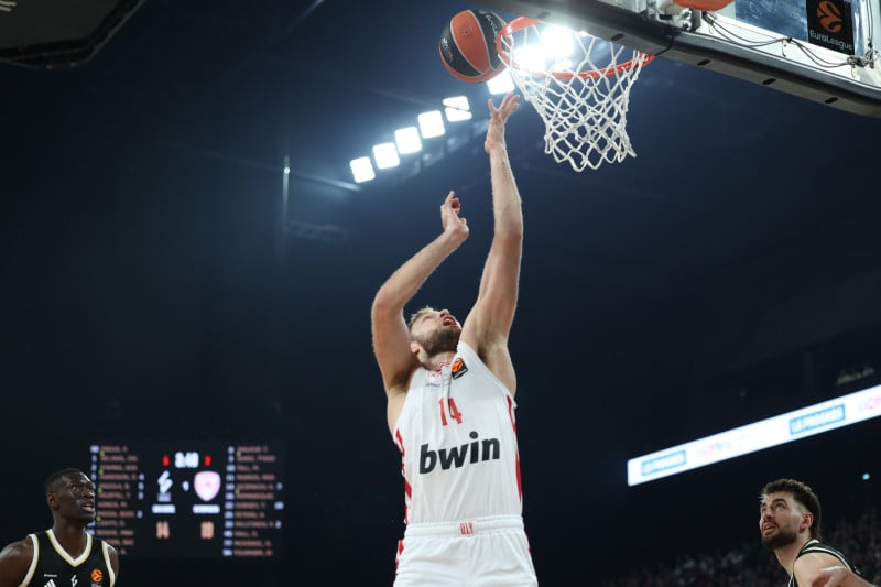 Ζορίστηκε ο Ολυμπιακός, αλλά με Βεζένκοφ… δεν χάνεις - Έπιασε κορυφή! (Vid)