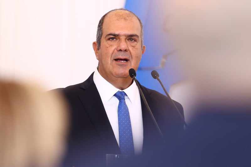 Σενάρια για τον Σερ Στέλιο Χατζηιωάννου και μεγάλη ελληνική ομάδα!