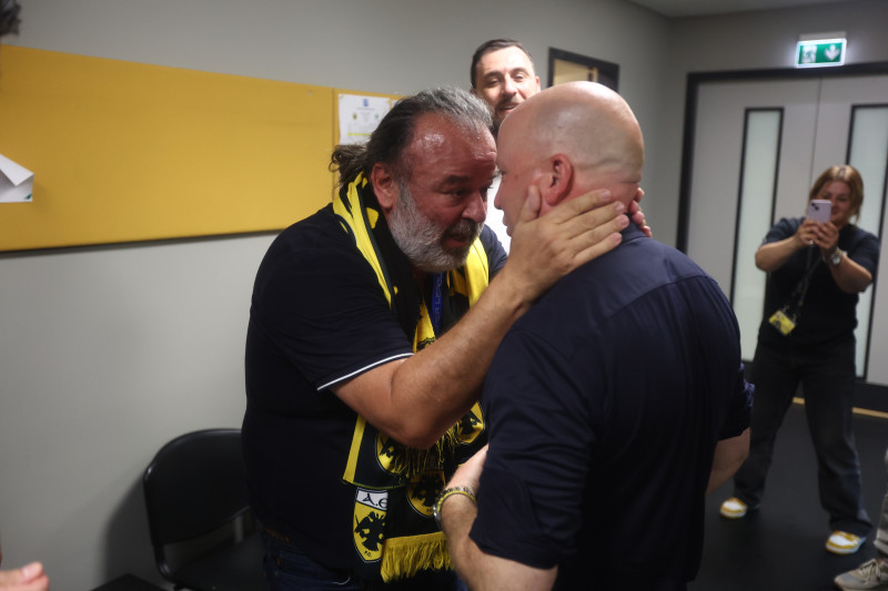 Απίθανα στιγμιότυπα με Ηλιόπουλο και Νίκολιτς - Συγκινητικές φωτό
