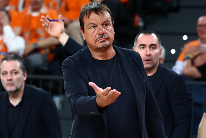 "Επεισόδιο" Σορτς-Αταμάν την ώρα του ματς - Γι' αυτό τον ξεφτίλισε δημόσια!