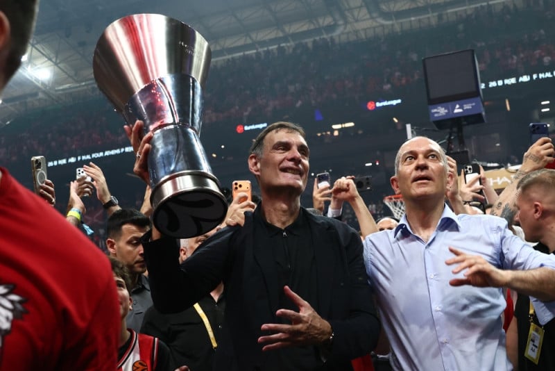 Ειρωνική απάντηση Ολυμπιακού στον Παναθηναϊκό για Μπαρτζώκα με σύνθημα (Vd)