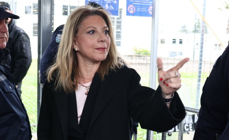 Μεγάλη έκπληξη: Πασίγνωστος δημοσιογράφος στο κόμμα της Kαρυστιανού (Vid)