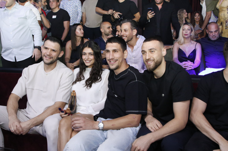 Γλέντησε στη Λιόλιου το 16ο πρωτάθλημα ο Ολυμπιακός - Δείτε ΦΩΤΟ