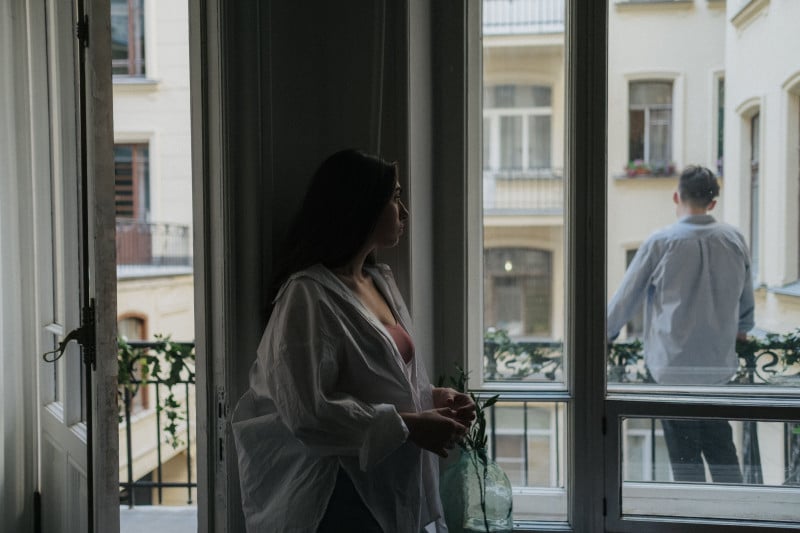 Σκάει διαζύγιο-βόμβα - Γνωστός Έλληνας τραγουδιστής το... τρίτο πρόσωπο!