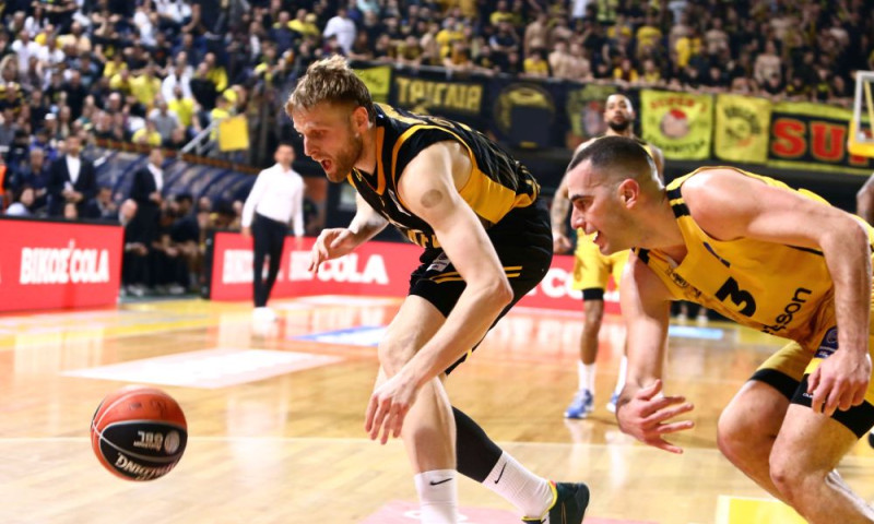 O Βασίλης Χαραλαμπόπουλος
