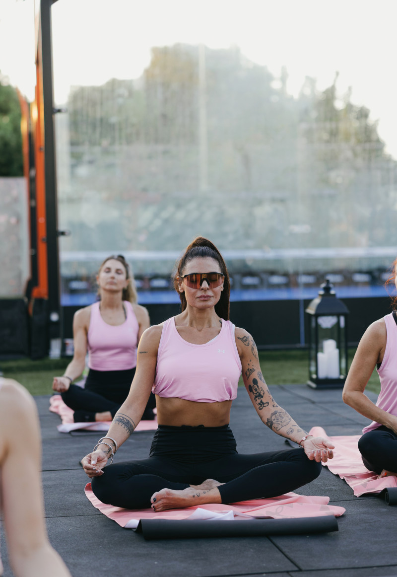 UNDER ARMOUR: Εμπειρία ευεξίας στη θάλασσα, με φόντο το ηλιοβασίλεμα (ΦΩΤΟ)