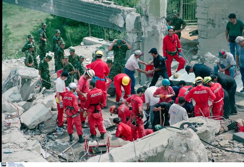 Τα 15 δευτερόλεπτα που άλλαξαν την Αθήνα για πάντα - Σπάνιες φωτογραφίες!