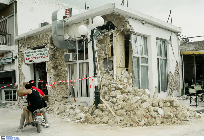 Τα 15 δευτερόλεπτα που άλλαξαν την Αθήνα για πάντα - Σπάνιες φωτογραφίες!