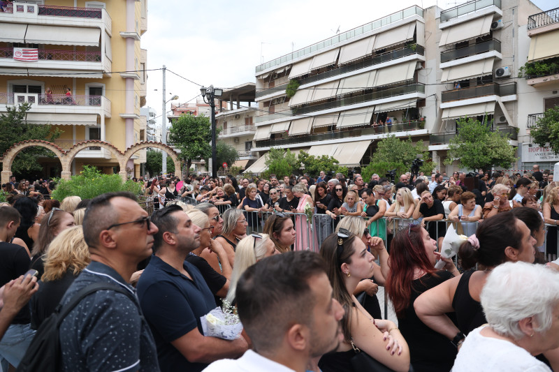 Λαοθάλασσα στη λαϊκή αγρυπνία για τον Γιώργο Μαζωνάκη (ΦΩΤΟ και ΒΙΝΤΕΟ)