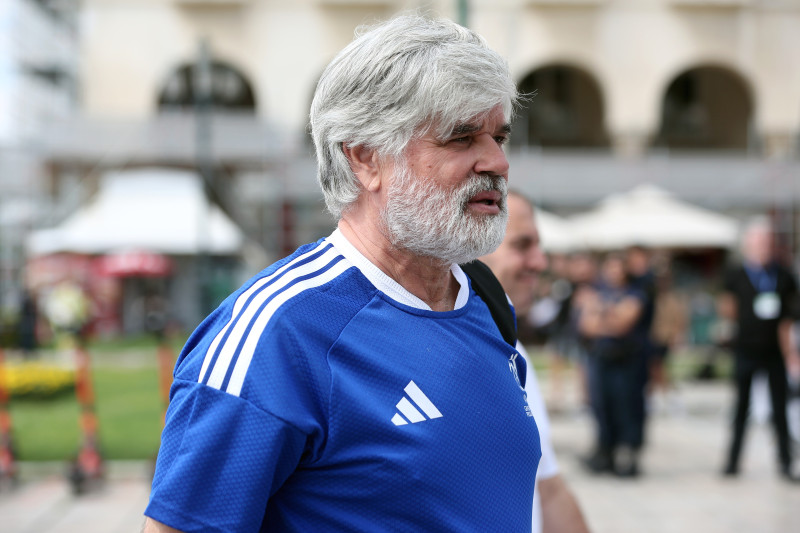 Αγνώριστος ο Ασάνοβιτς - Δείτε τη φωτογραφία του στην Ελλάδα
