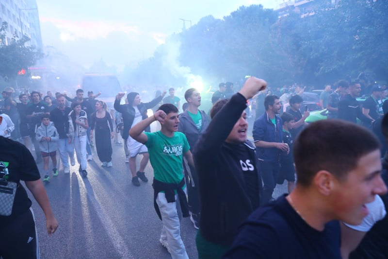 Τρελαμένοι για διπλό στο Φάληρο οι οπαδοί του ΠΑΟ - Χαμός στο ξενοδοχείο!
