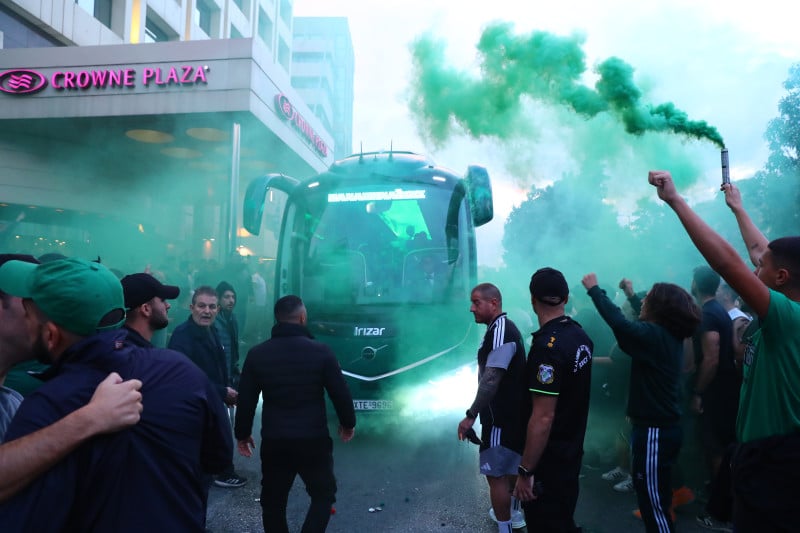 Τρελαμένοι για διπλό στο Φάληρο οι οπαδοί του ΠΑΟ - Χαμός στο ξενοδοχείο!