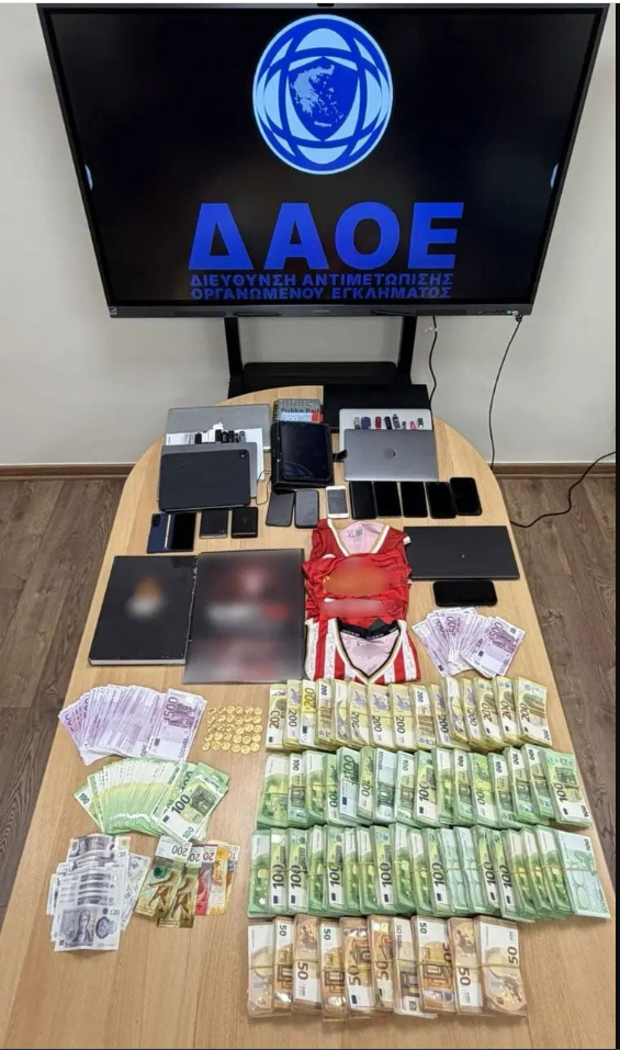ΔΤ Αστυνομίας για τις συλλήψεις στο μπάσκετ με 931.463 ευρώ, 14 κινητά και φανέλα Ολυμπιακού