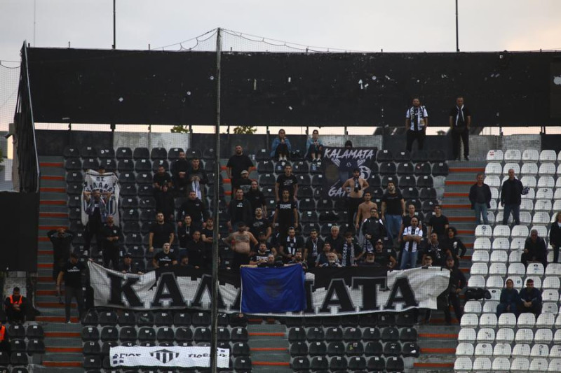 Με κόσμο η Καλαμάτα στο Φάληρο κόντρα σε Ολυμπιακό 