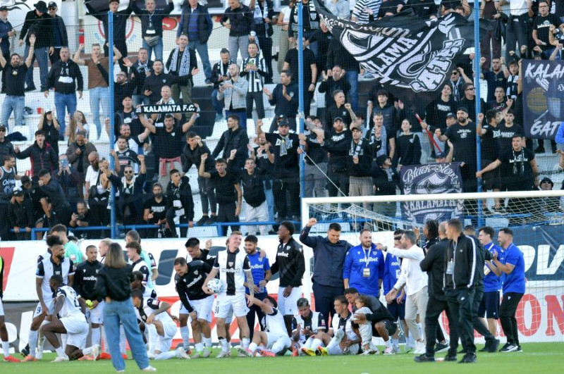 Με κόσμο η Καλαμάτα στο Φάληρο κόντρα σε Ολυμπιακό 